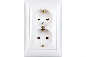 4400Legrand Valena Розетка (белая) 2-ая с\з 4400