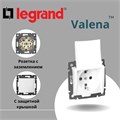 4422Legrand Valena Розетка с откидной крышкой с заземлением белая. 4422 - фото 1554